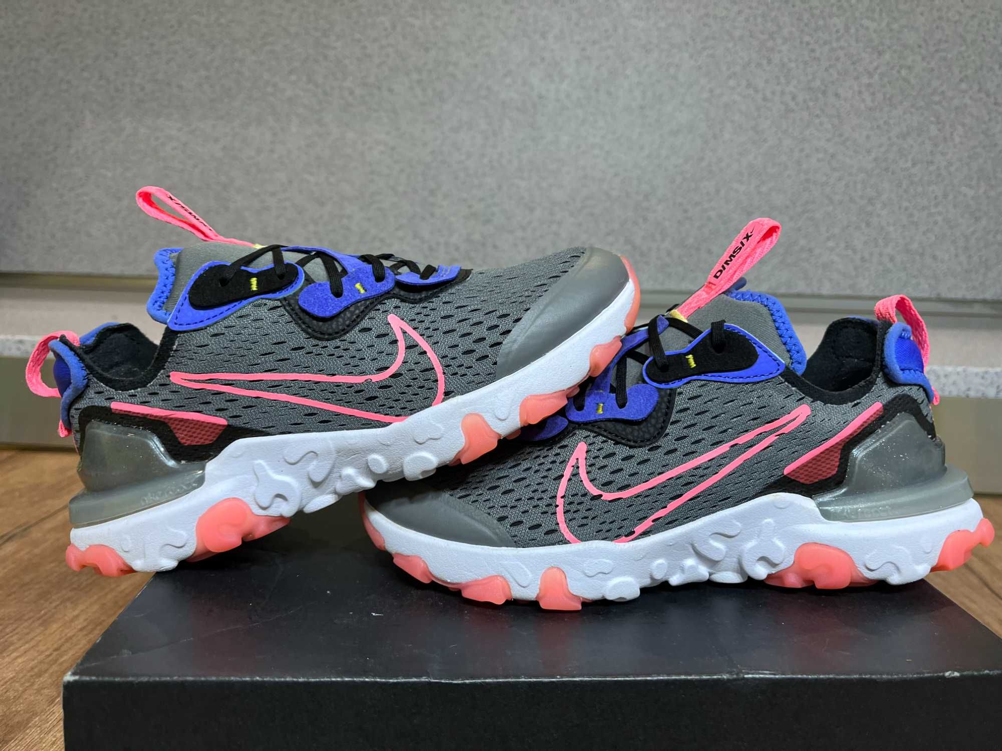 ОРИГИНАЛНИ *** Nike React Vision Smoke Grey/Sunset Pulse/Black