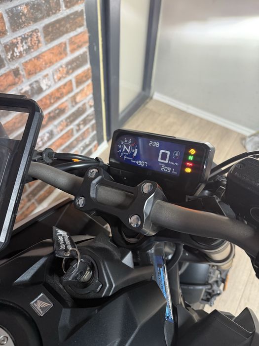 Honda cb650r ca noua 2450km
