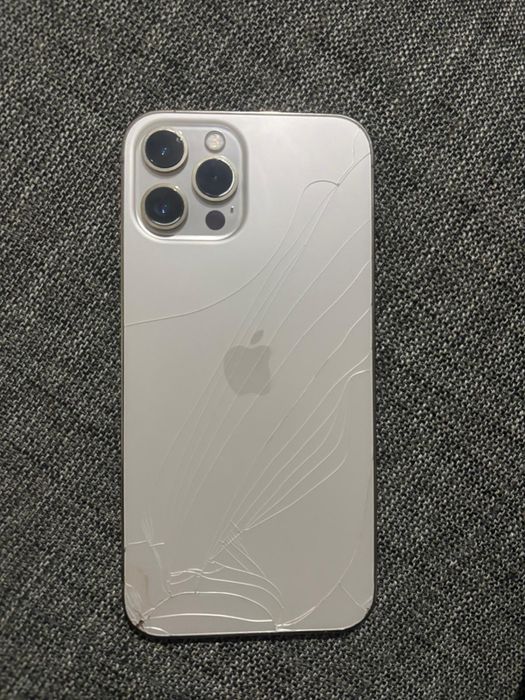 Vând iphone 12 pro max fisurat spate