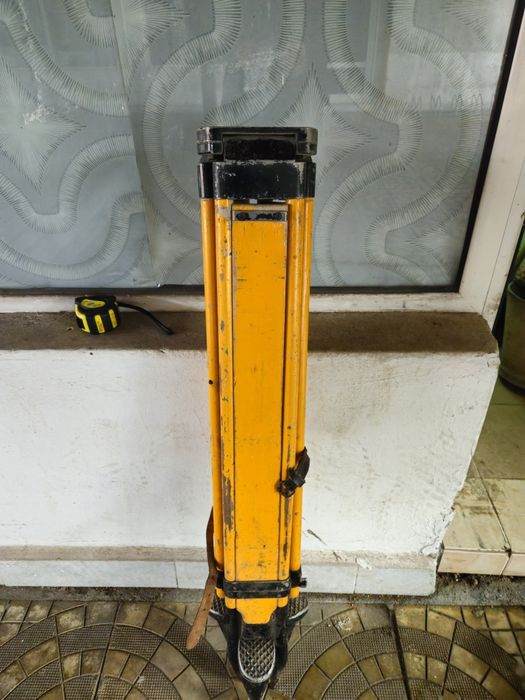 Тринога за нивелационен уред