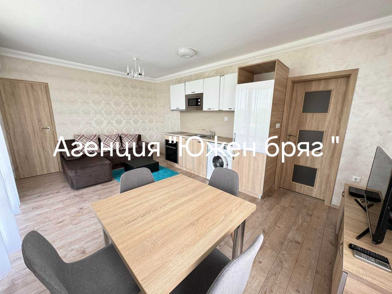 Продава се Тристаен апартамент в Шумен, Пазара - 88 кв.м за 1800 €/кв.м - Снимка #1