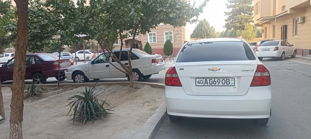 Мошина полний краска булган мотор ходовойи яхши  Нексия 3 хам сотилади
