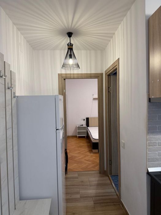 Vând apartament 3 camere (zona centrala)