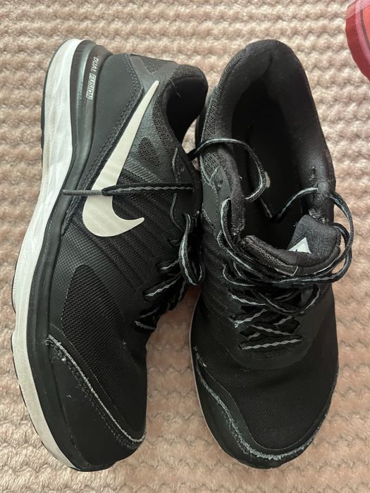 Маратонки Nike и Adidas