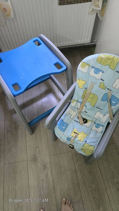 Scaun de masa bebe