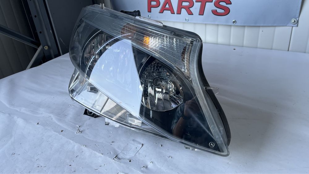 Десен и ляв фар Mercedes Vito W447 3бр