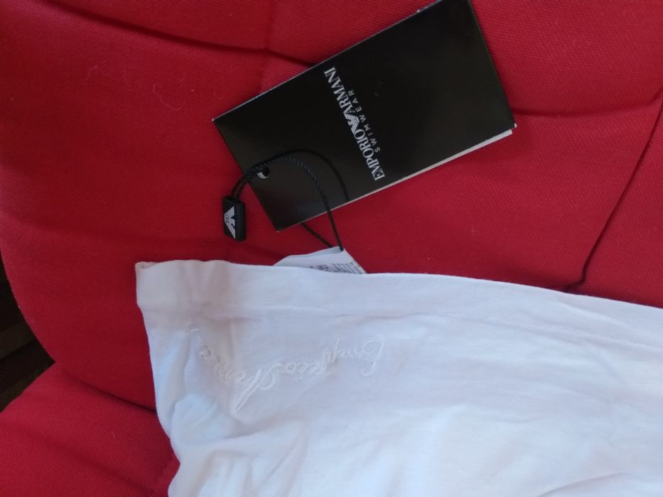 Transport gratuit Rochita alba Armani + cadou