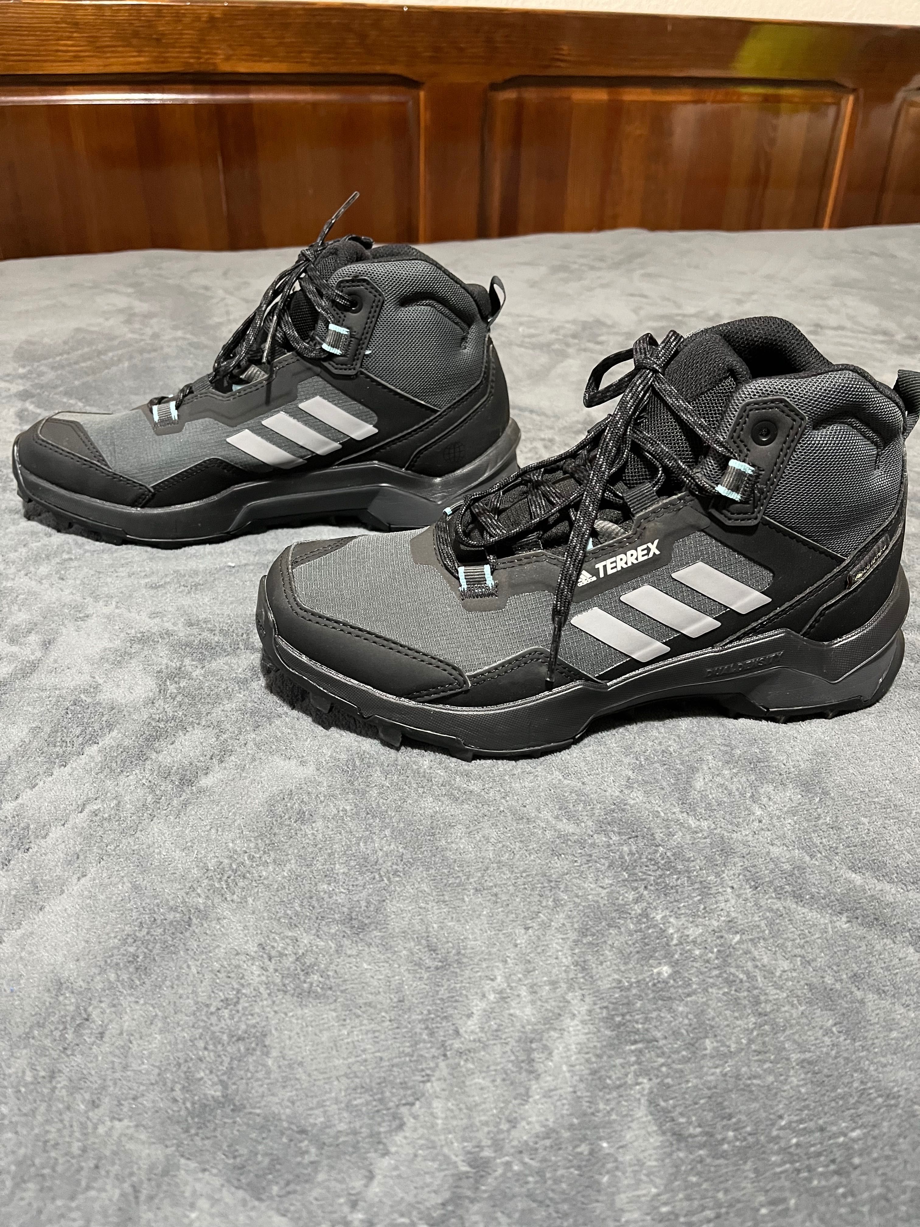 Обувки Adidas Terrex