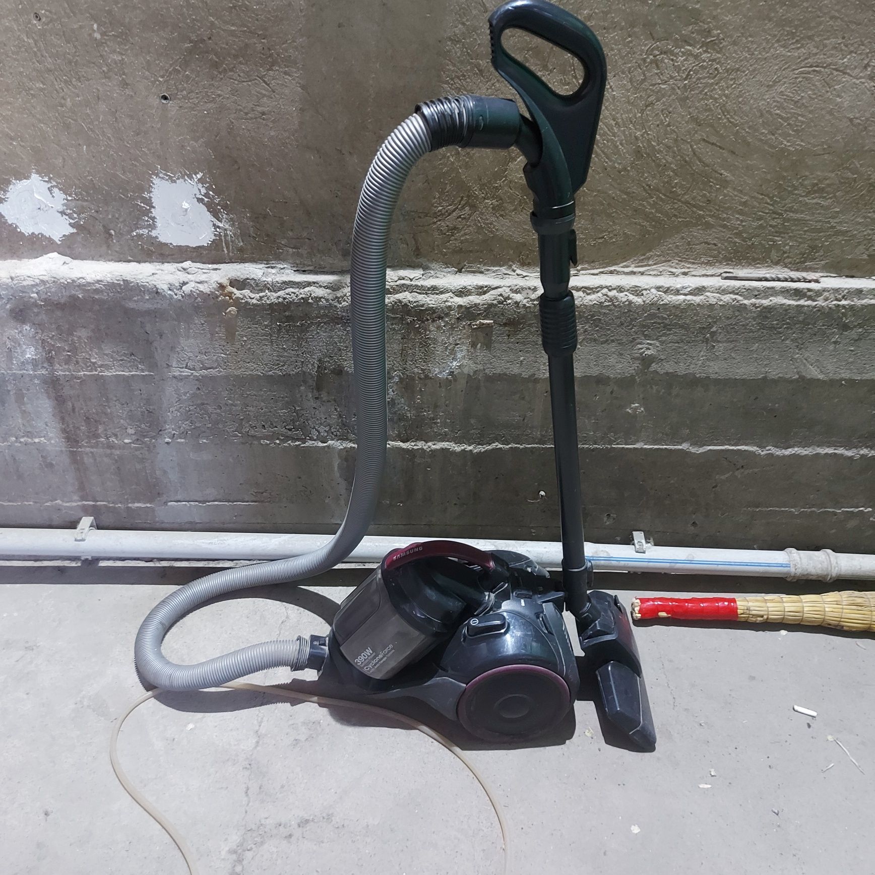 Пылесос 390w.Cyclone Force