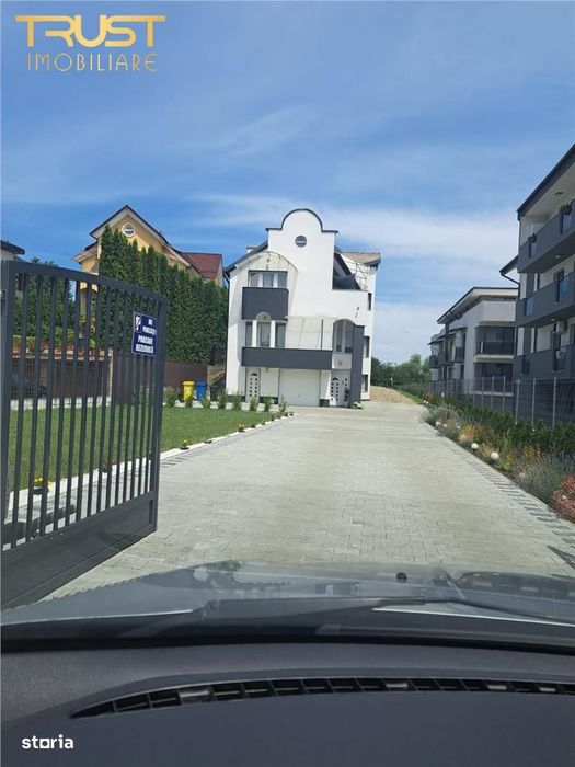 Casa de vanzare l Teren 1300 MP l Sub cetate