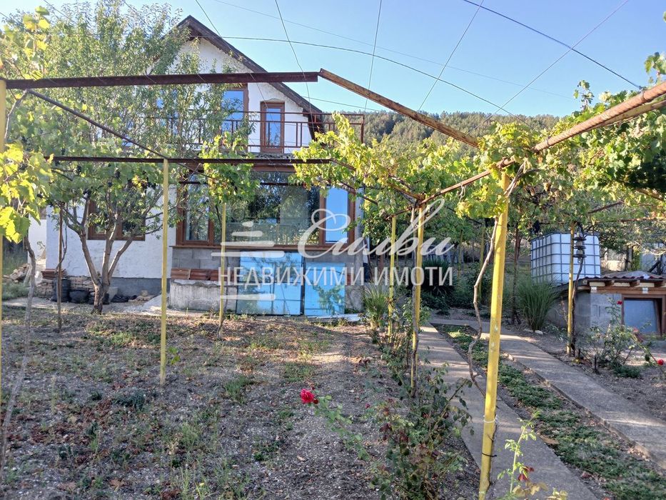 Двуетажна ТУХЛЕНА вила на плоча – местност Под Манастира.