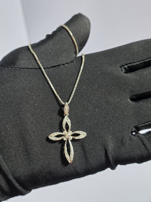 Подвеска с бриллиантами