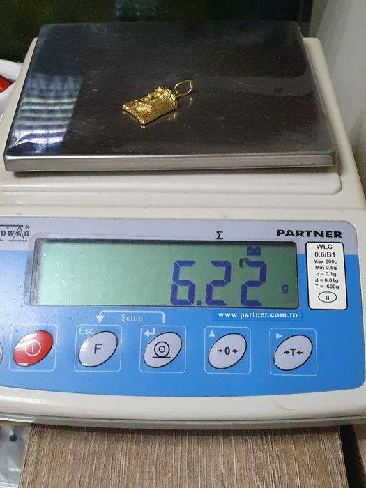 Pandantiv din aur de 18K cu Isus Hristos gramaj 6,22 g