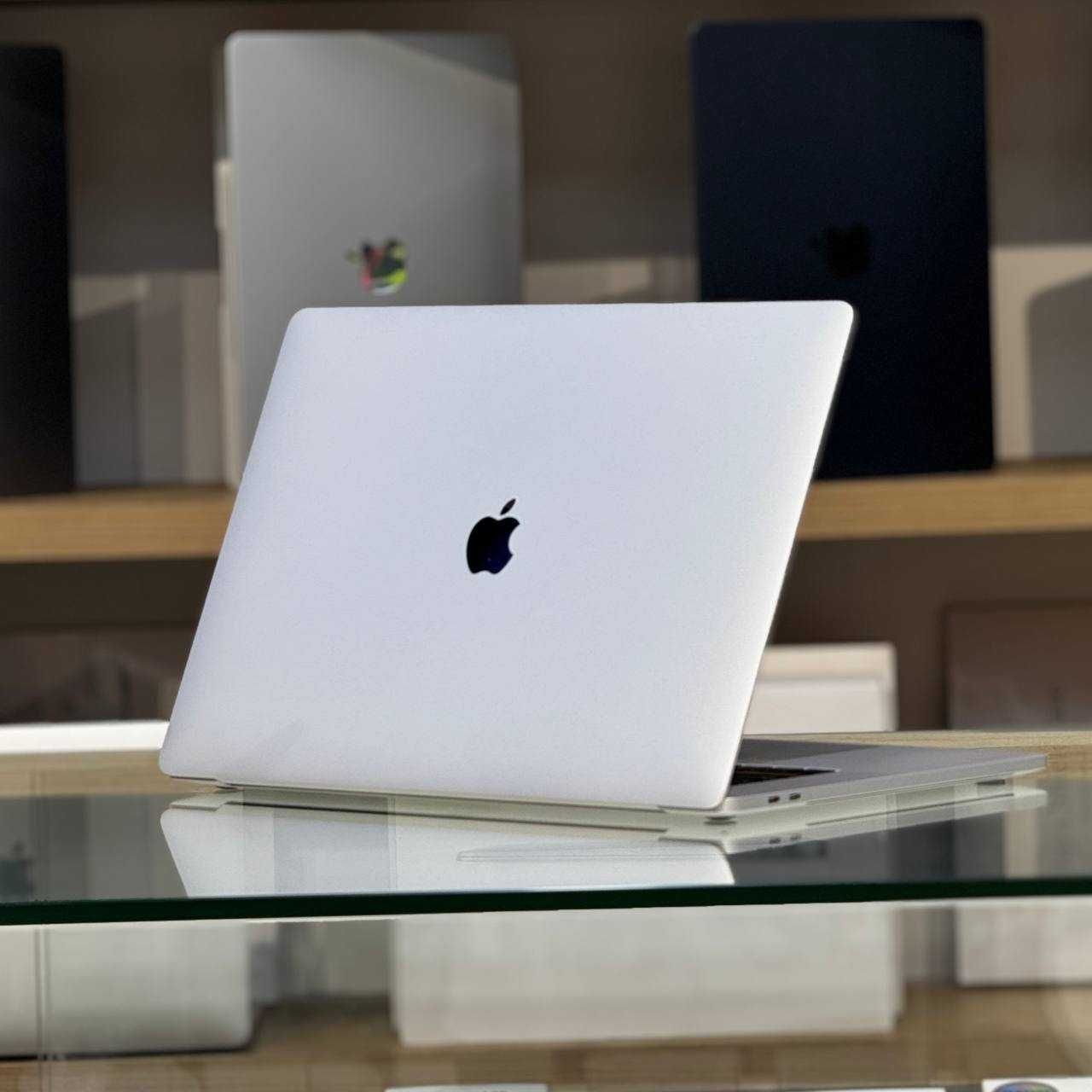 Macbook Pro 16 inch 16/1TB Ideal