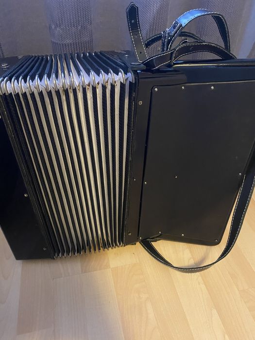 Vand acordeon Hohner Tango II la pret de ocazie!!