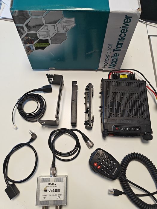 Statie Radio Wouxun KG-UV980P Quad-Band 50W cu accesorii de instalare