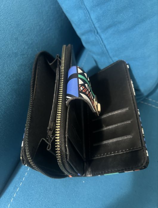 Дамска раница и портмоне на GUESS