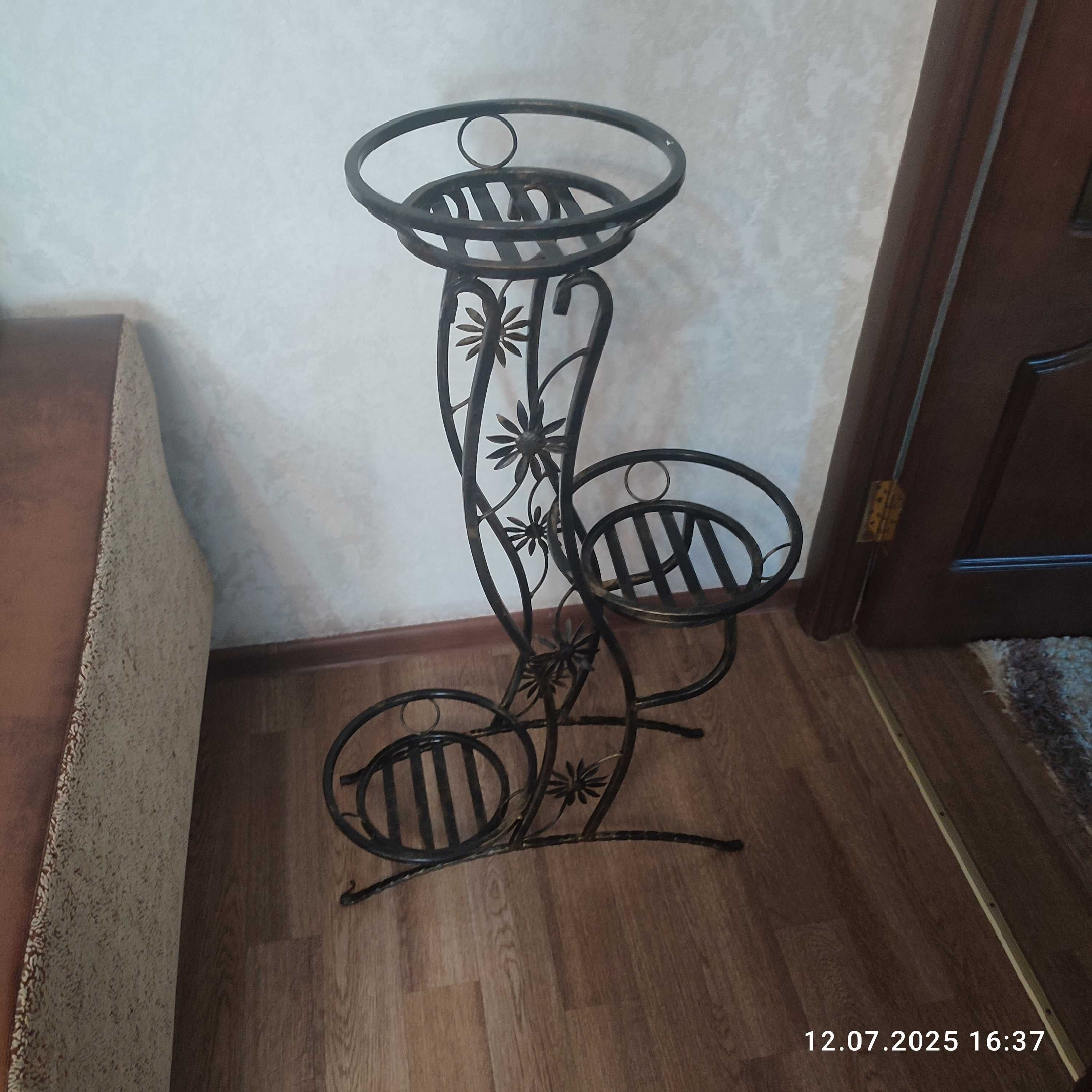 Подставка для цветов