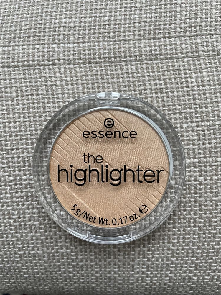 Highlighter Iluminator Essence