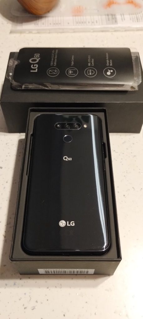 Smartphone LG Q60