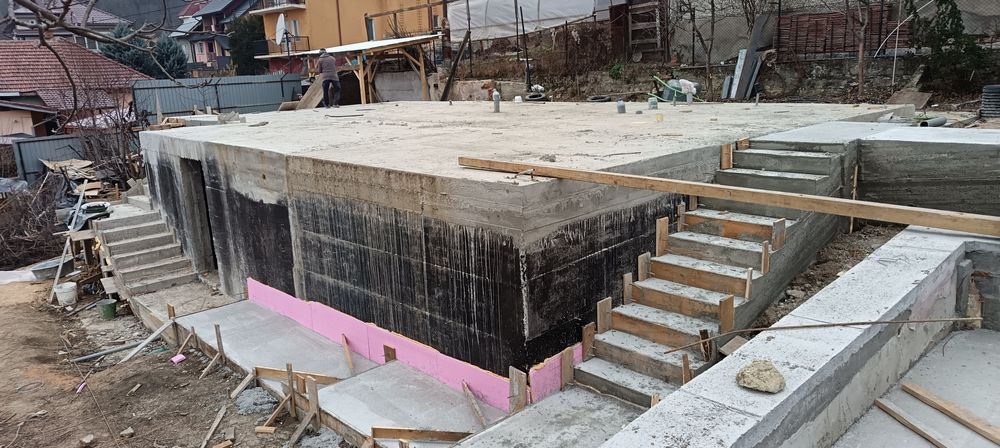 Vând teren intravilan in Râmnicu Valcea