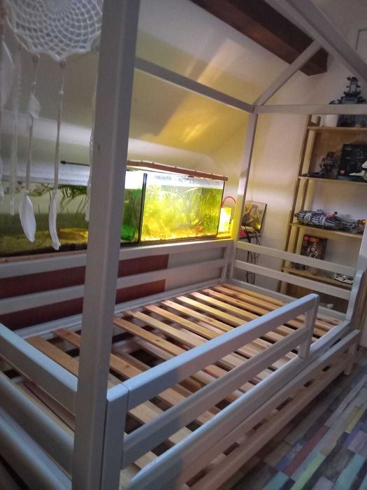 Vand pat de lemn Montessori cu pat suplimentar - stare foarte buna