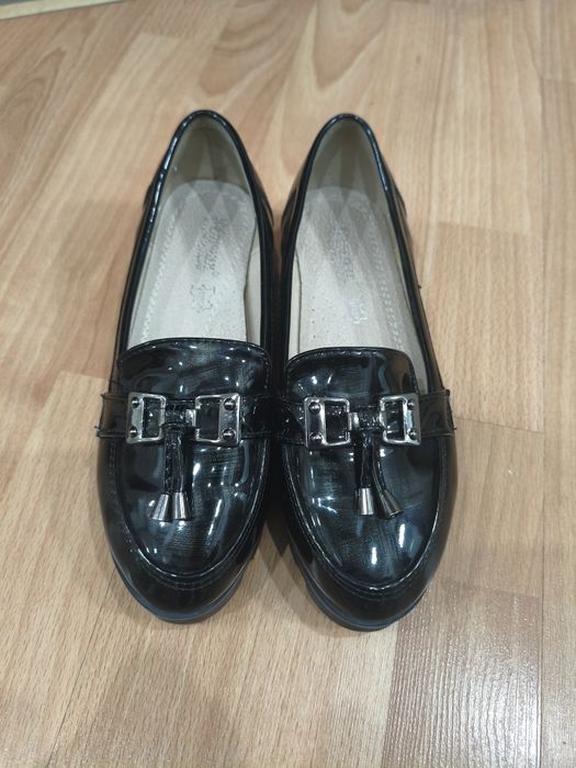 Продам туфли для девочки