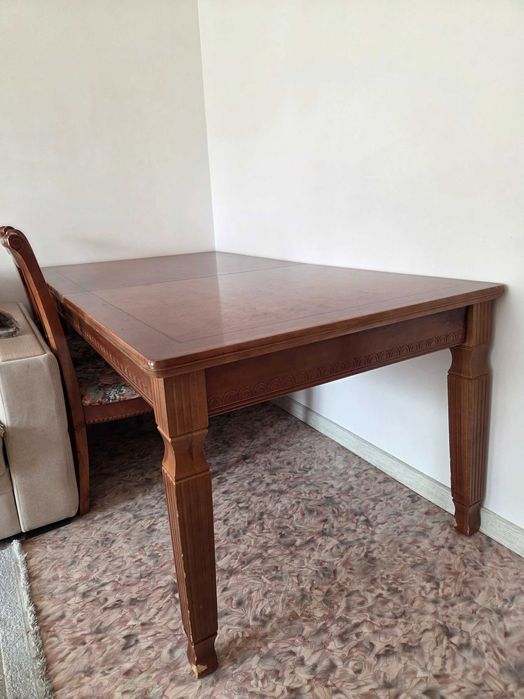 Продам стол обеденный