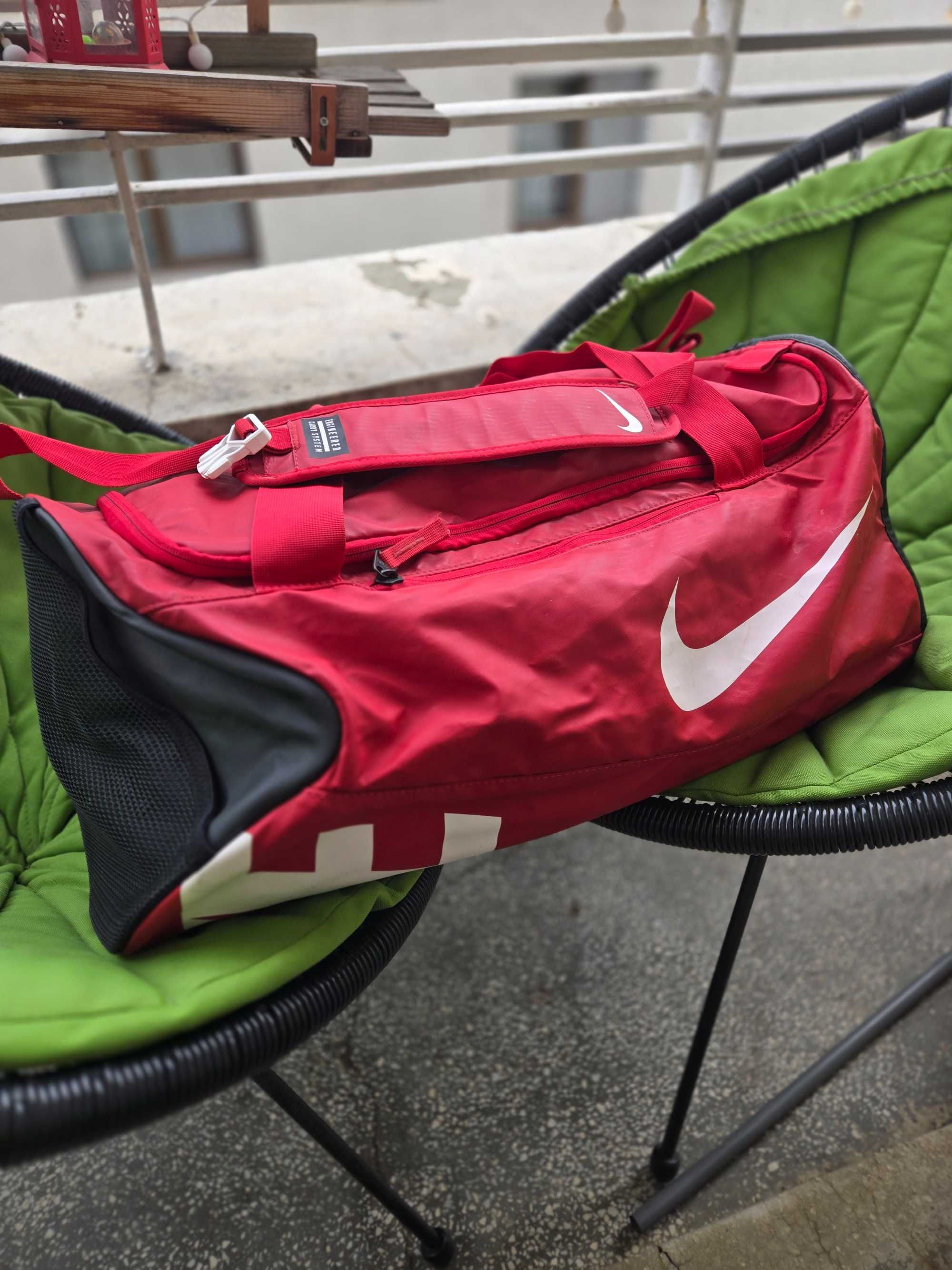 Geanta sala Nike rosie noua