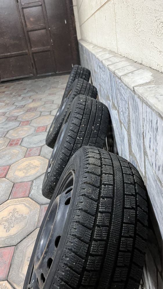 Продам комплект баллон шины R14