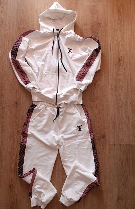 Продавам дамски екип