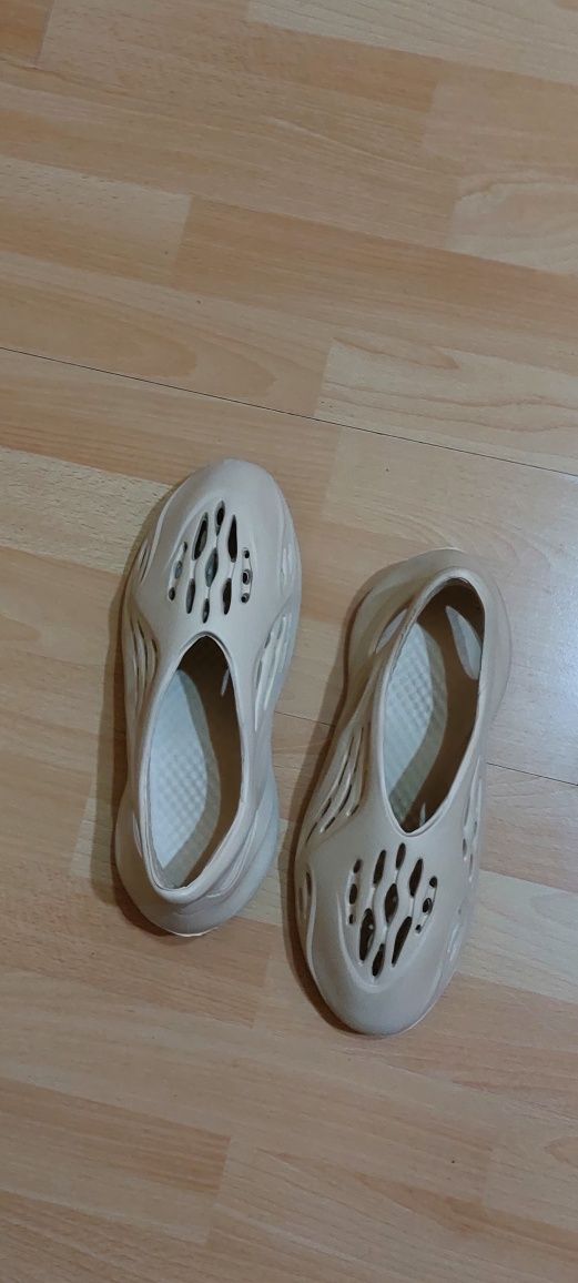 Yezzy foam runner