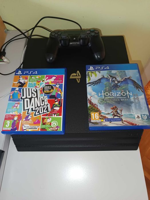 PS4 Pro 1TB + 2 игри + оригинална кутия | Много добро състояние