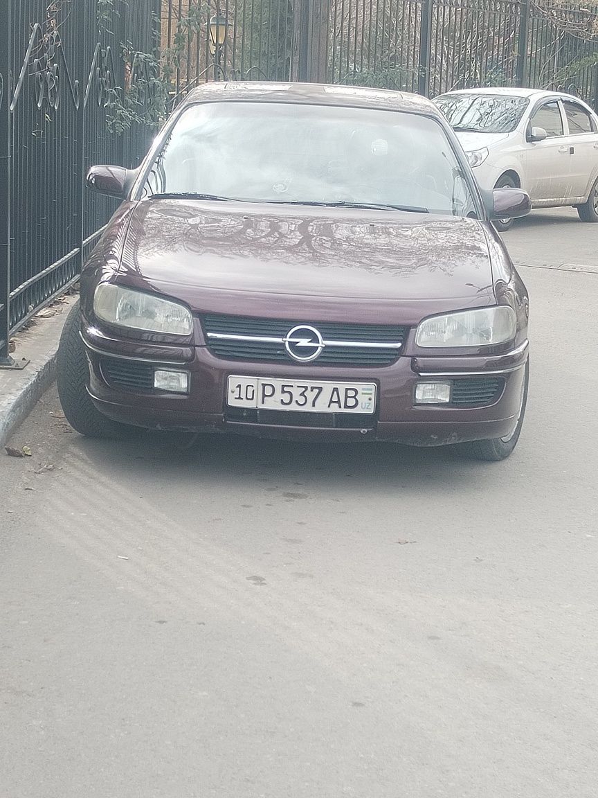 Opel. Omega 3.2 л 1994  год.        Афтамат каропка.    Солони кожаный