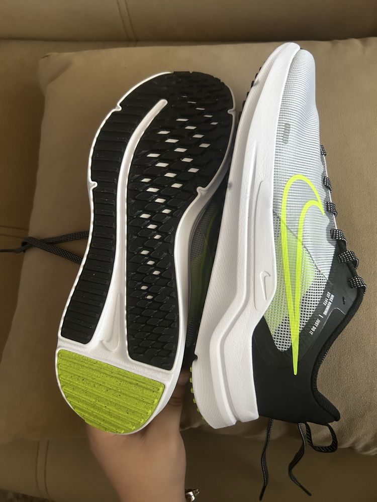 Чисто нови Nike маратонки