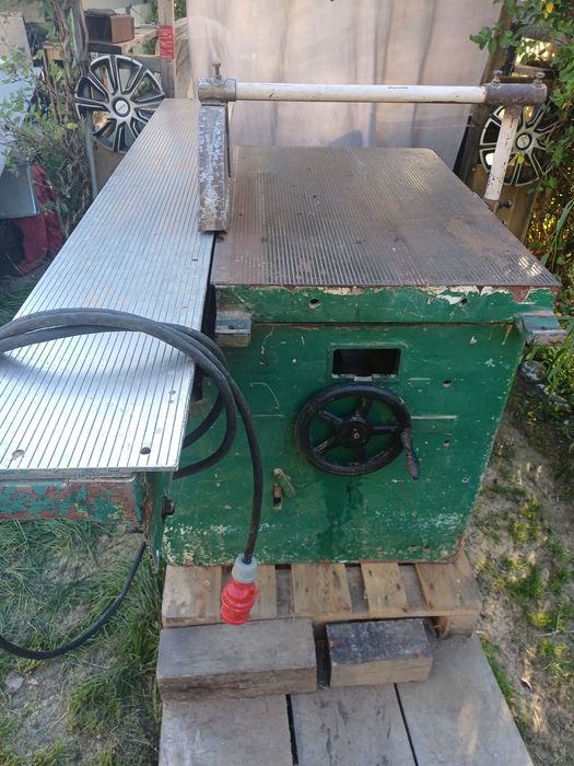 Circular cu masă mobilă