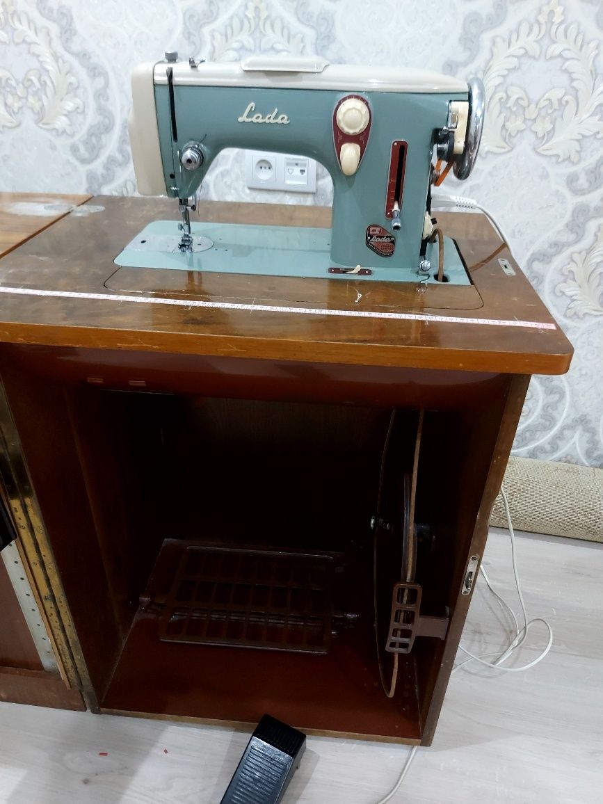 Швейная машина "LADA" в идеальном состоянии  с документом
