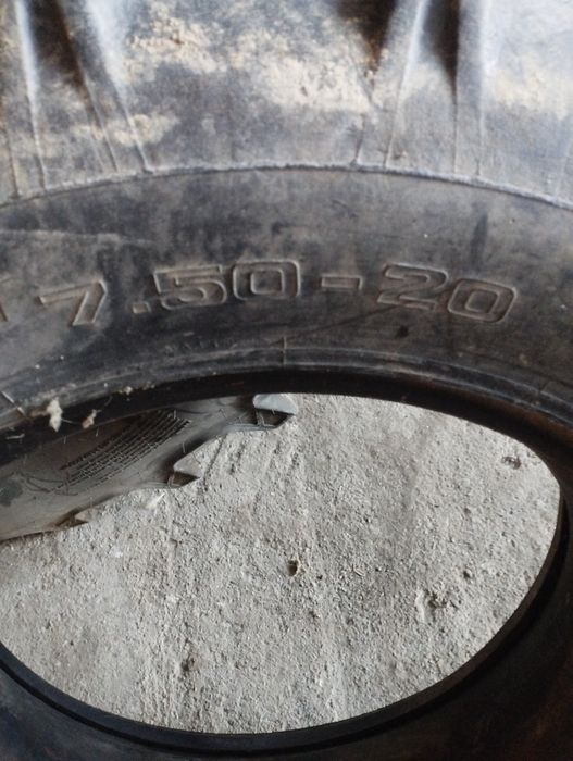 Vind 2 cauciucuri cu camere 750/20