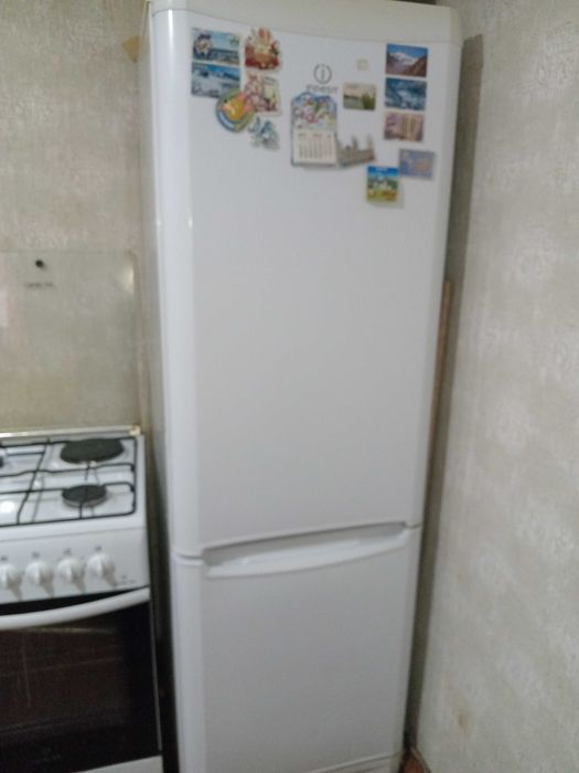 Холодильник Индезит,рабочий отлично