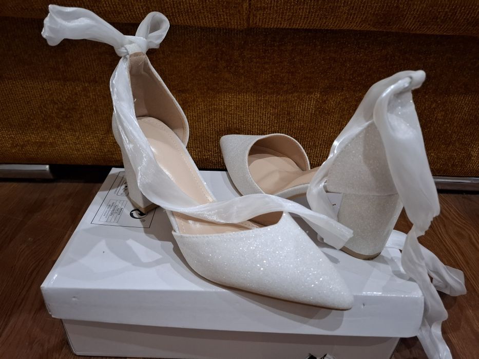 39 Елегантни сватбени обувки на дебел ток