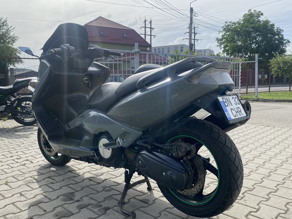 Se vinde maxi scuter Yamaha T Max an 2004