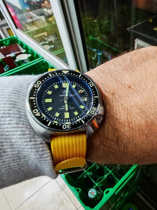 Продавам часовник