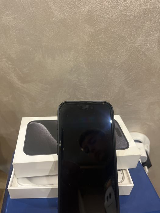 Продавам Iphone 15, 128 Gb
