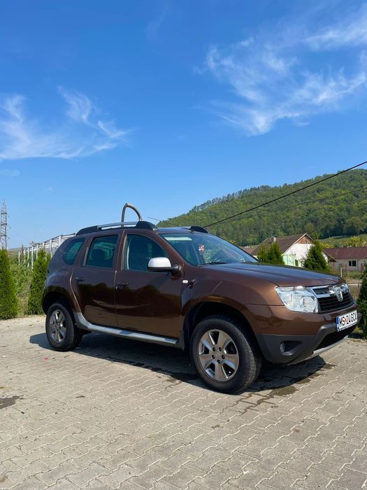 Vând sau schimb Dacia Duster