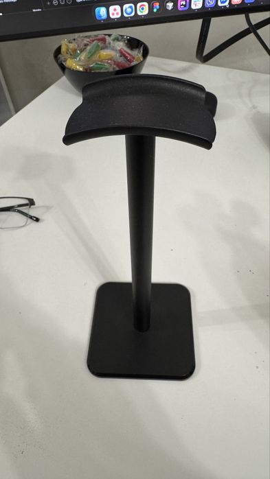 Стойка за слушалки