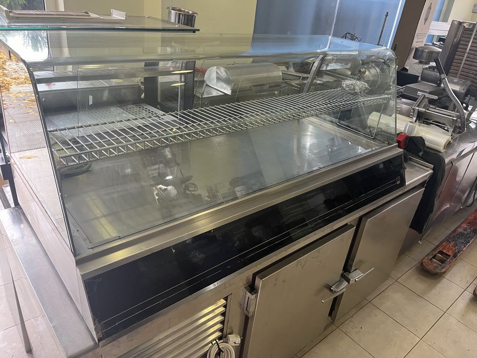 Топла витрина топла