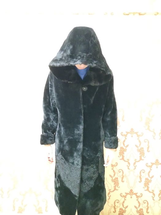 Продается мутоновая шуба с норковым воротником