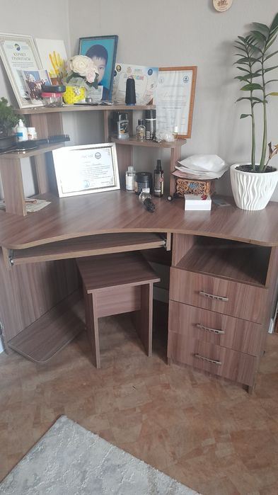 продам компьютерный столик