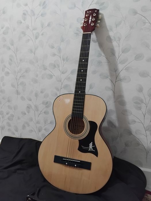 Гитара в хорошем состоянии