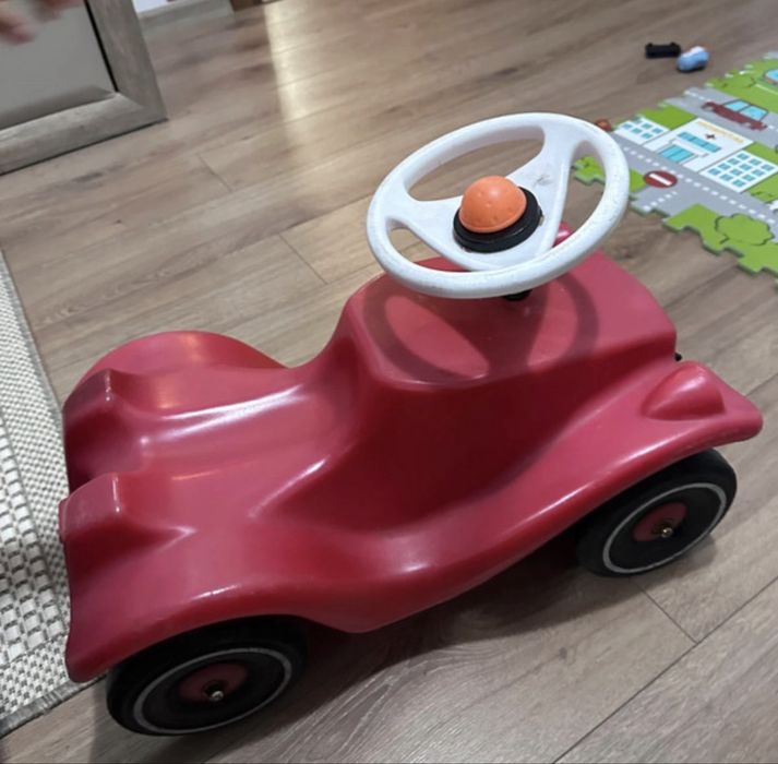 Masinuta rosie de copii